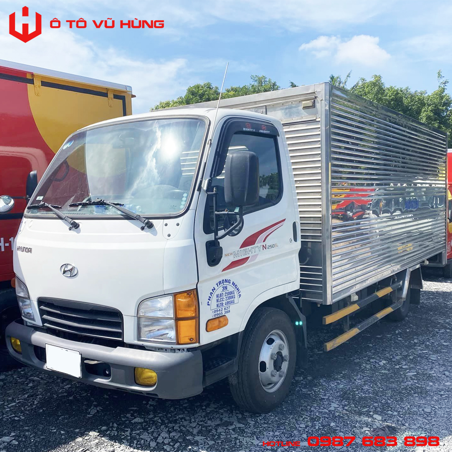Xe Tải Hyundai New Mighty N250SL 2T5 Thùng Kín Gắn Bửng Nâng Xe Tải Hyundai New Mighty N250SL 2T5 Thùng Kín Gắn Bửng Nâng